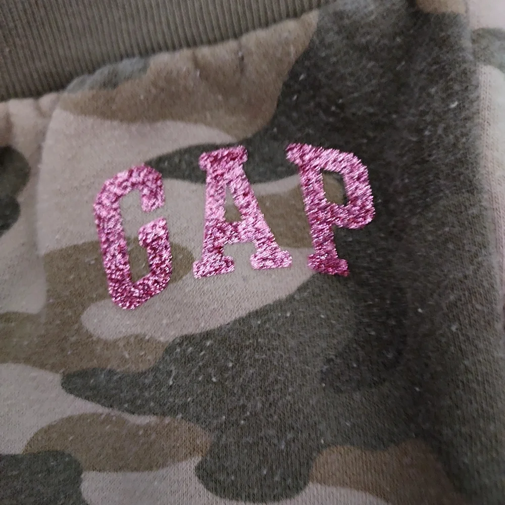 GAP Green camouflage pink sparkle sweatpants youth Large / 10 Fall Everyday